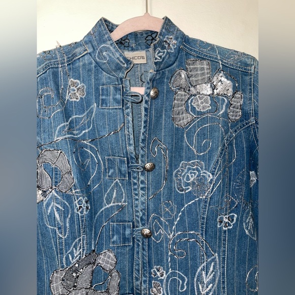 NWOT Chicos Floral Heavy Embroidered Artsy Denim Shirt Jacket - Picture 13 of 14
